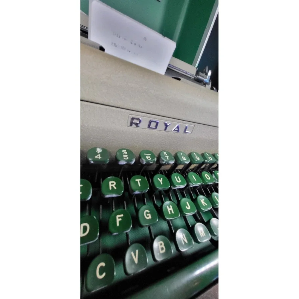 Royal Quiet De Luxe Suit Case Typewriter Floating Green Keys/Original Case 1953